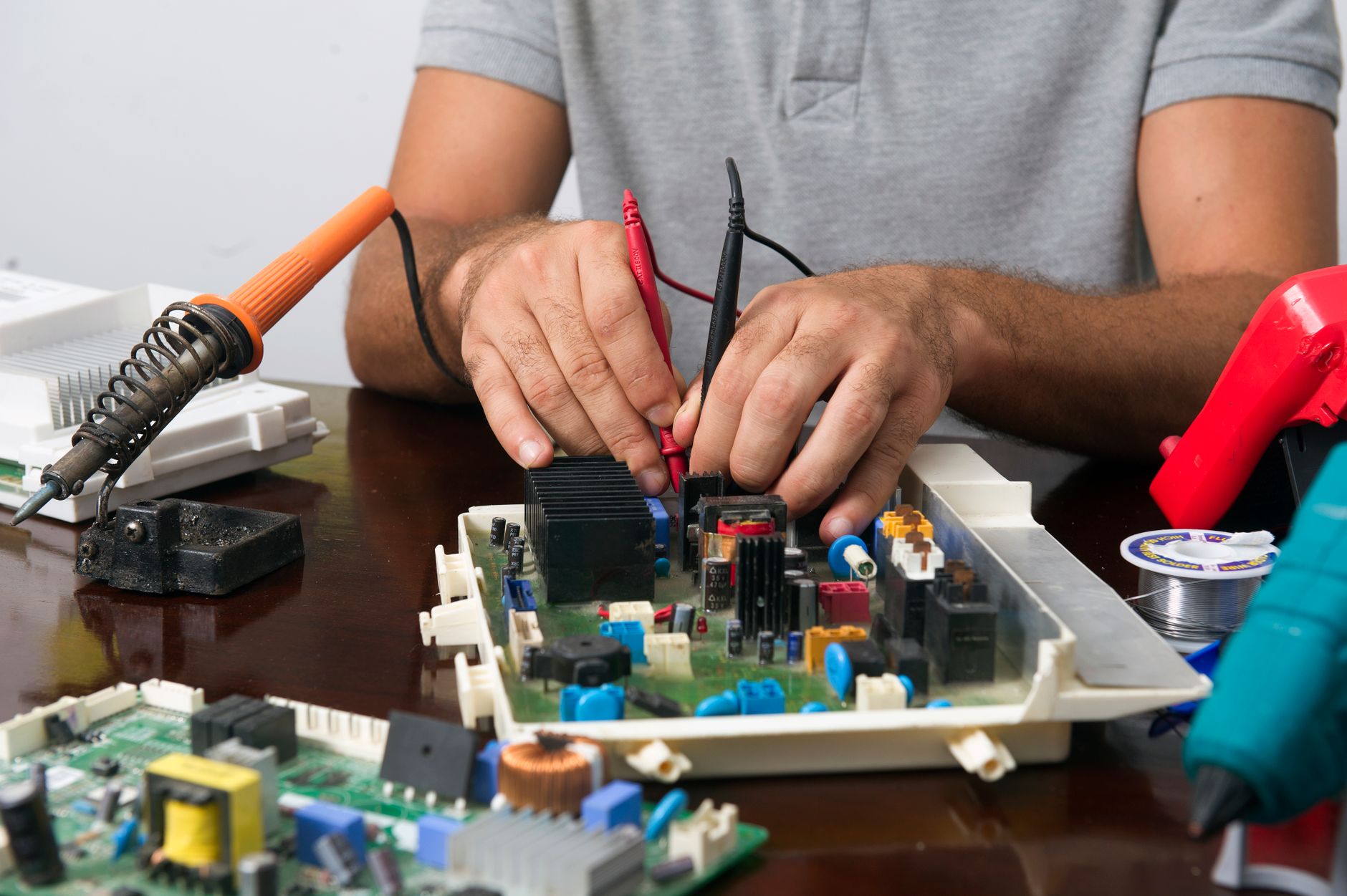 Réparation électroménager équipe à 